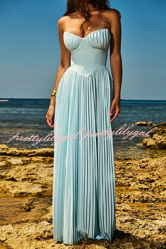 maxi dresses for plus sizeRomantic and Elegant Pleated Strapless Maxi Dress